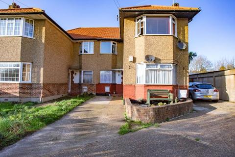 2 bedroom flat to rent, Berkeley Close, Ruislip, HA4