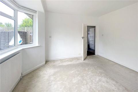 2 bedroom flat to rent, Berkeley Close, Ruislip, HA4