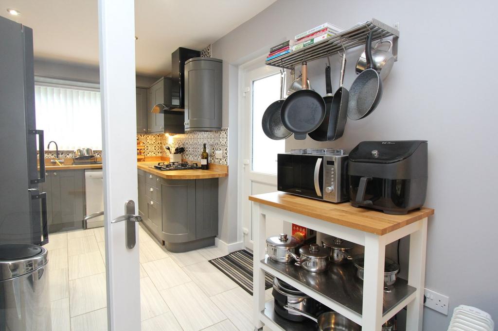 Kitchen/ Dining Room