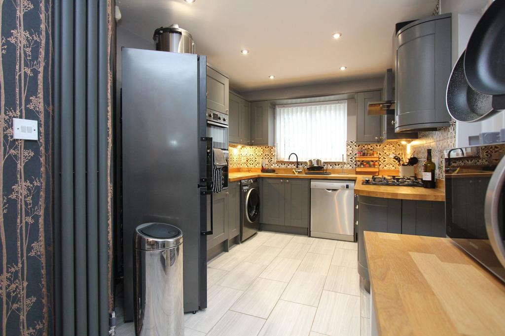 Kitchen/ Dining Room