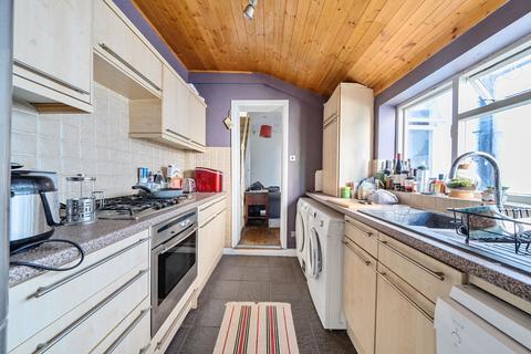 2 bedroom terraced house for sale, Walnut Tree Road, London