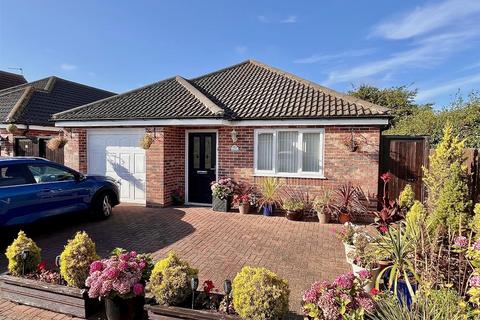 3 bedroom bungalow for sale, Bridge Meadow, Hemsby