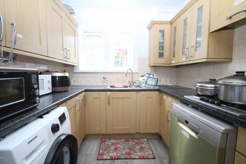 4 bedroom terraced house for sale, Claremont Avenue, New Malden