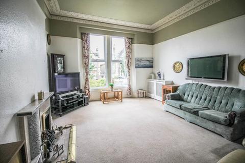 1 bedroom flat for sale, Grove Park Road-Hillside Location with Huge Potential