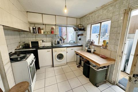 3 bedroom terraced house for sale, Meath Road, London