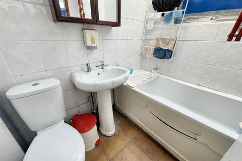 3 bedroom terraced house for sale, Meath Road, London