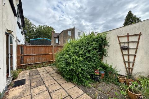 8 Dickensons Lane, London, SE25 5HJ