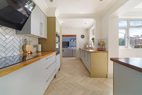 4 Ballards Green, Burgh Heath, Tadworth, KT20 6DA