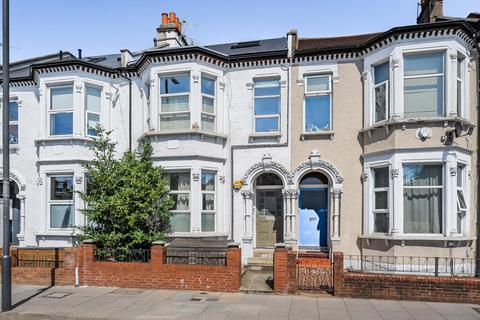 3 bedroom flat for sale, Tooting Bec Road, Balham