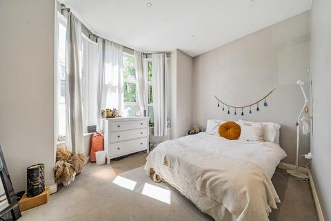 3 bedroom flat for sale, Tooting Bec Road, Balham