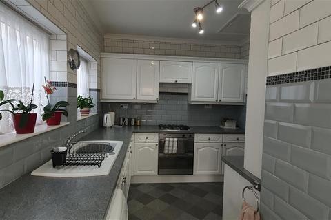 33 Warfield Road, Feltham, TW14 8AD