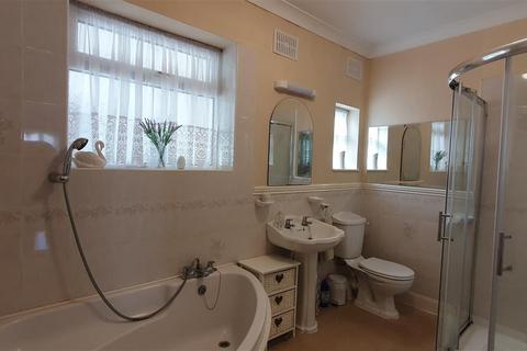 33 Warfield Road, Feltham, TW14 8AD