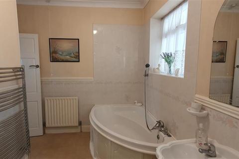33 Warfield Road, Feltham, TW14 8AD