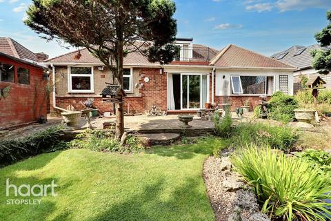 4 bedroom detached bungalow for sale, Mixes Hill Road, Luton