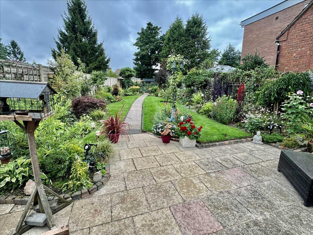 Feature REAR GARDEN
