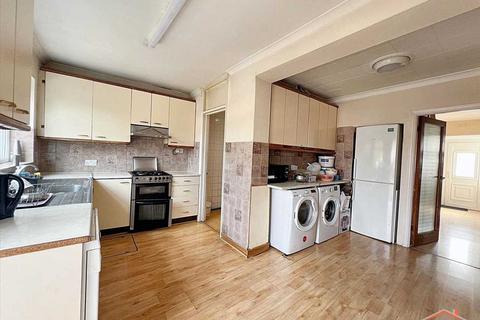 4 bedroom end of terrace house for sale, Bridgewater Gardens, Edgware