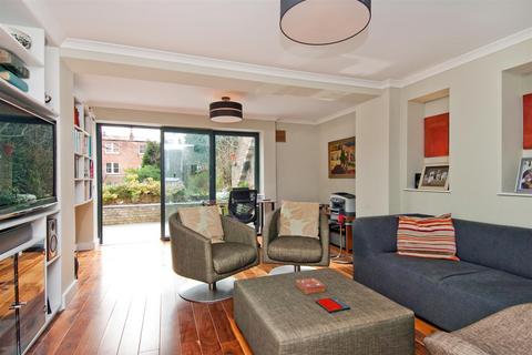 3 bedroom flat to rent, Fawley Road, West Hampstead NW6