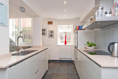 3 bedroom flat to rent, Fawley Road, West Hampstead NW6