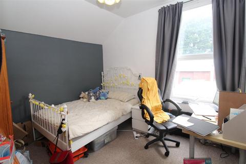 2 bedroom flat to rent, North Road, Cardiff CF14