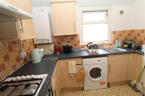 2 bedroom flat to rent, North Road, Cardiff CF14