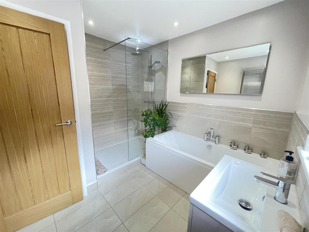 Bath/shower room
