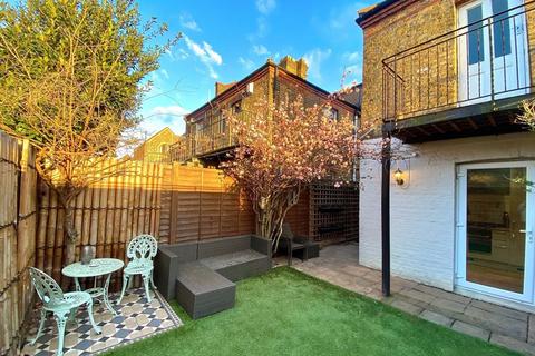 12 Northcote Road, London, E17 7DU