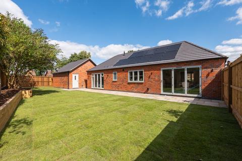 3 bedroom detached bungalow for sale, Britannia Gardens, Droitwich Road, Fernhill Heath, WR3