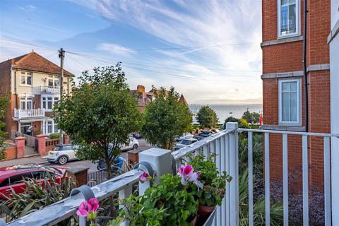 2 bedroom apartment for sale, PEMBURY ROAD, Westcliff-On-Sea