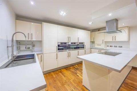 2 bedroom apartment for sale, PEMBURY ROAD, Westcliff-On-Sea