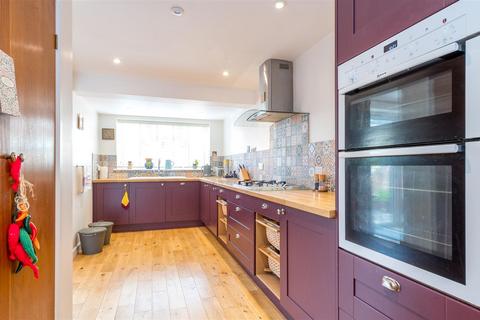 6 Meadows Way, Hadleigh, Ipswich, IP7 5DX