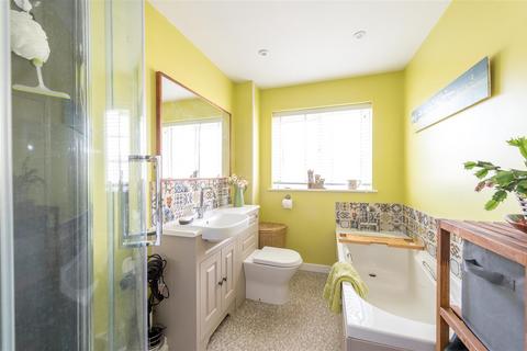 6 Meadows Way, Hadleigh, Ipswich, IP7 5DX