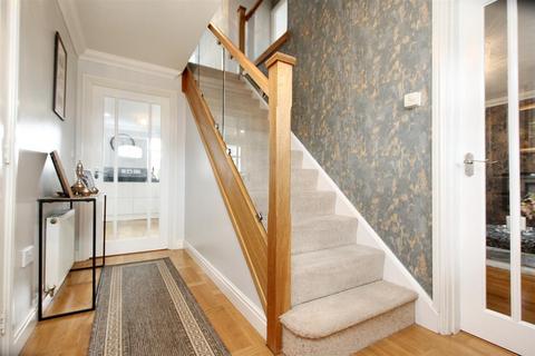 3 Beechwood Gate, Lanark, ML11 9FL