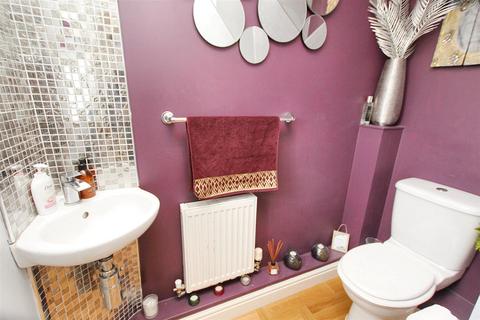 3 Beechwood Gate, Lanark, ML11 9FL