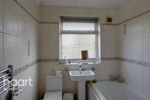 1 bedroom end of terrace house to rent, Dagenham Road - RM7