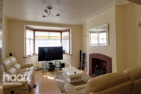 1 bedroom end of terrace house to rent, Dagenham Road - RM7