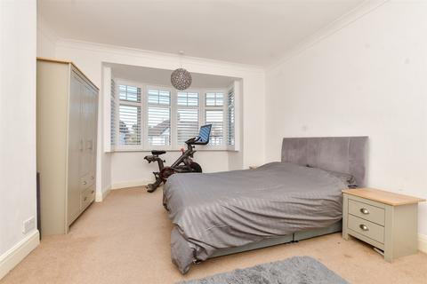 25 Merlin Grove, Beckenham, BR3 3HR