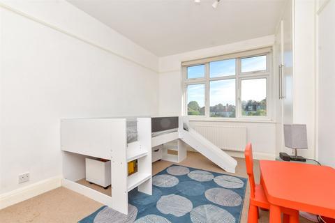 25 Merlin Grove, Beckenham, BR3 3HR