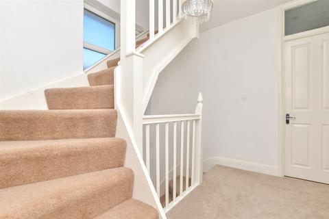 25 Merlin Grove, Beckenham, BR3 3HR