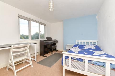 25 Merlin Grove, Beckenham, BR3 3HR