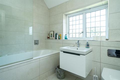 18 Abbots Road, Abbots Langley, WD5 0AZ