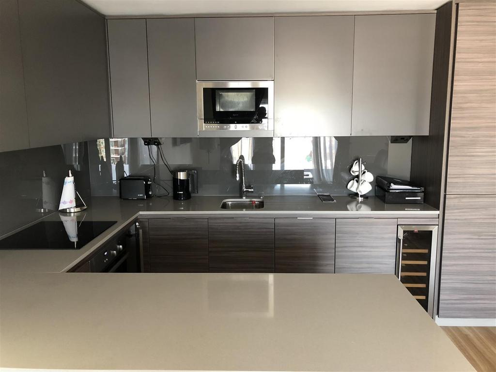 Ellyson House, East Drive, London 2 bed apartment to rent £2,100 pcm