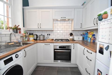 8 Powderham Walk, Exminster, Exeter, EX6 8TW