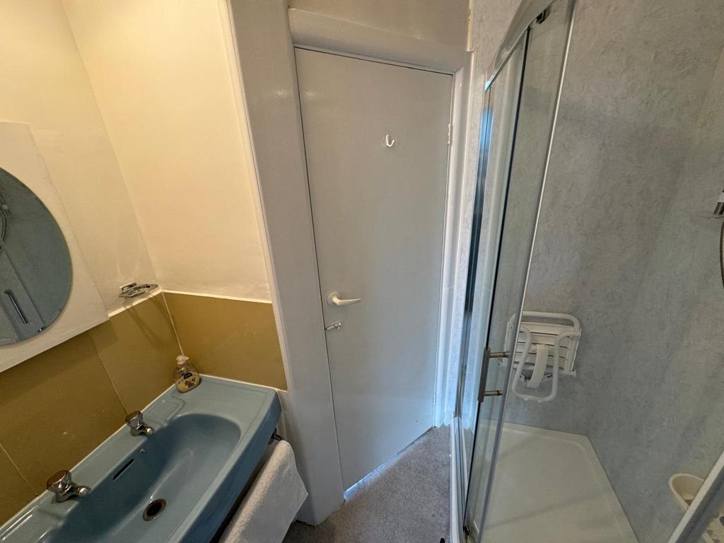 Bathroon.jpg