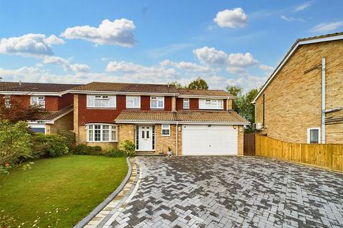 5 bedroom detached house for sale, St. Hughs Close, Crawley RH10