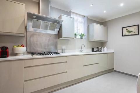 3 bedroom property to rent, Fitzjohns Avenue, London, NW3