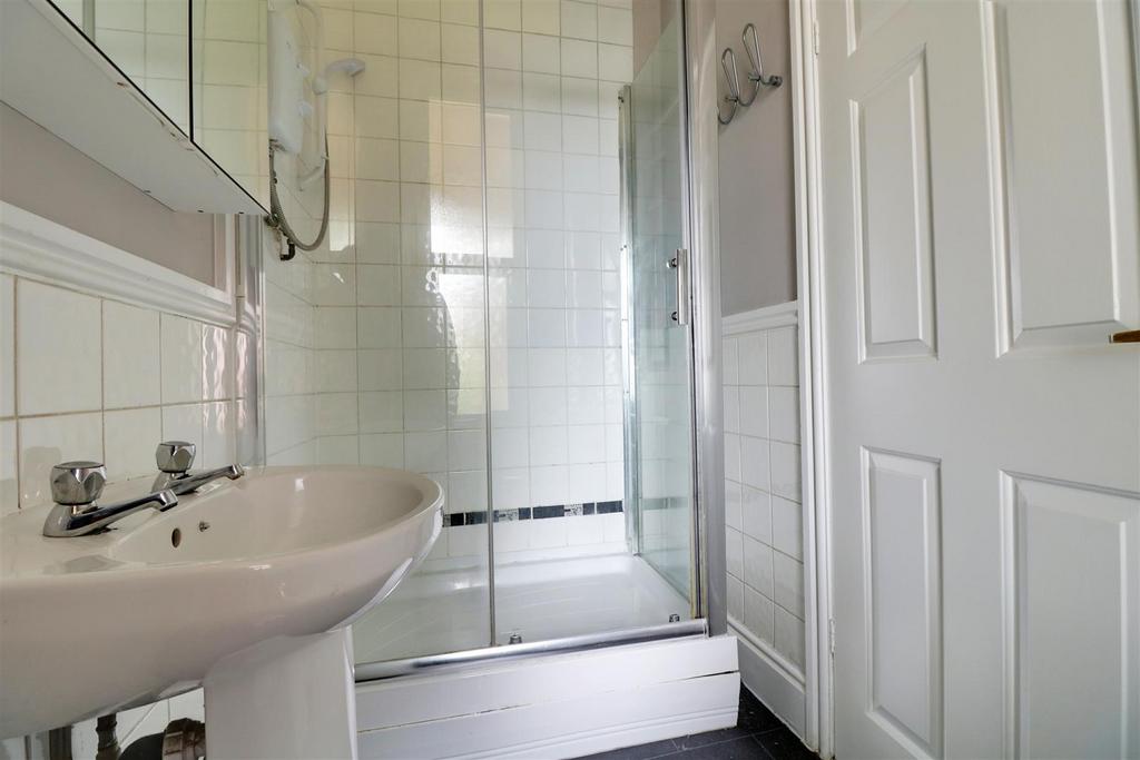 En-suite shower.jpg