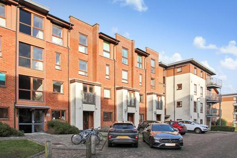 2 bedroom flat for sale, Commonwealth Drive Three Bridges, Crawley RH10