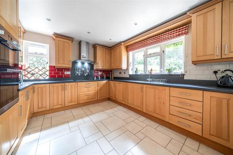 5 bedroom detached house for sale, Vigo Lane, Hampshire GU46