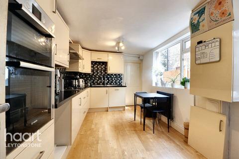 4 bedroom terraced house for sale, Grove Road, London