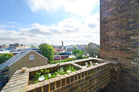 1 bedroom flat for sale, Riverdale House, London SE13